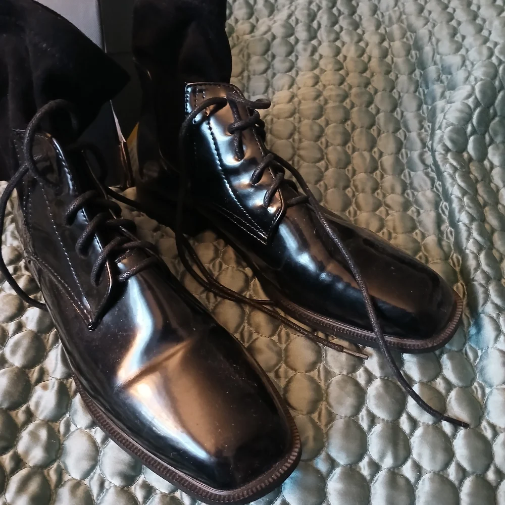 Boots - Picture 4 of 4